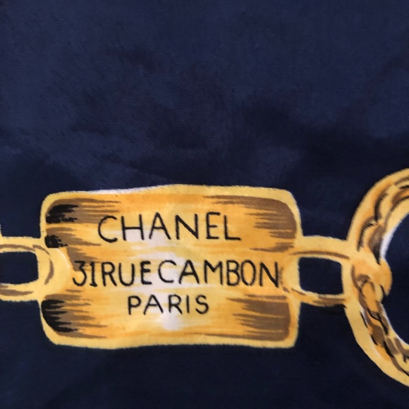 Chanel rue de Cambion scarf - Picture 3 of 8